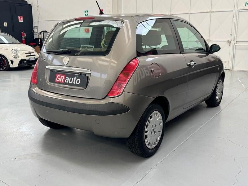 Lancia Ypsilon 1.2 16V Platino