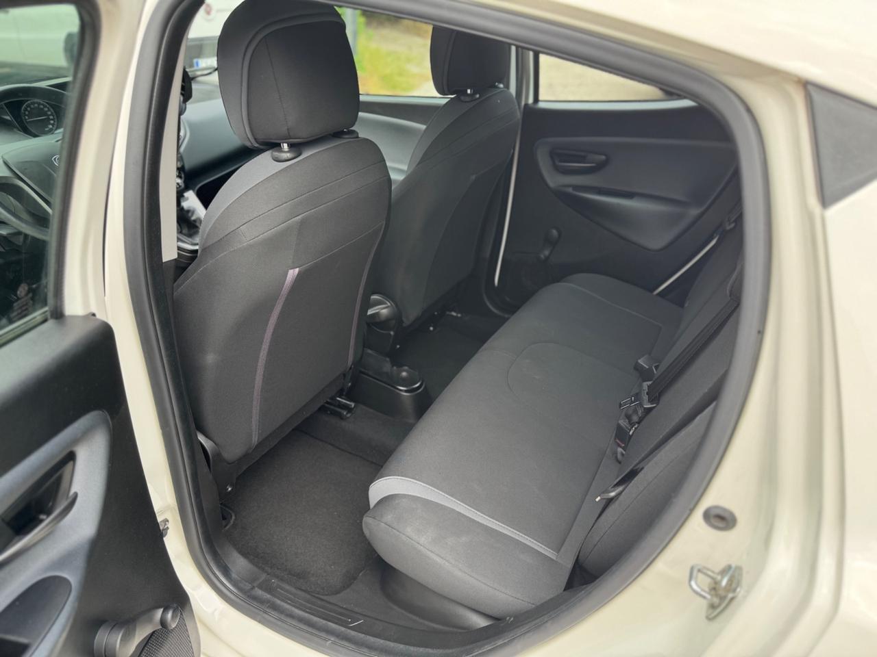 Lancia Ypsilon 1.3 MJT 16V 95 CV 5 porte S&S Silver