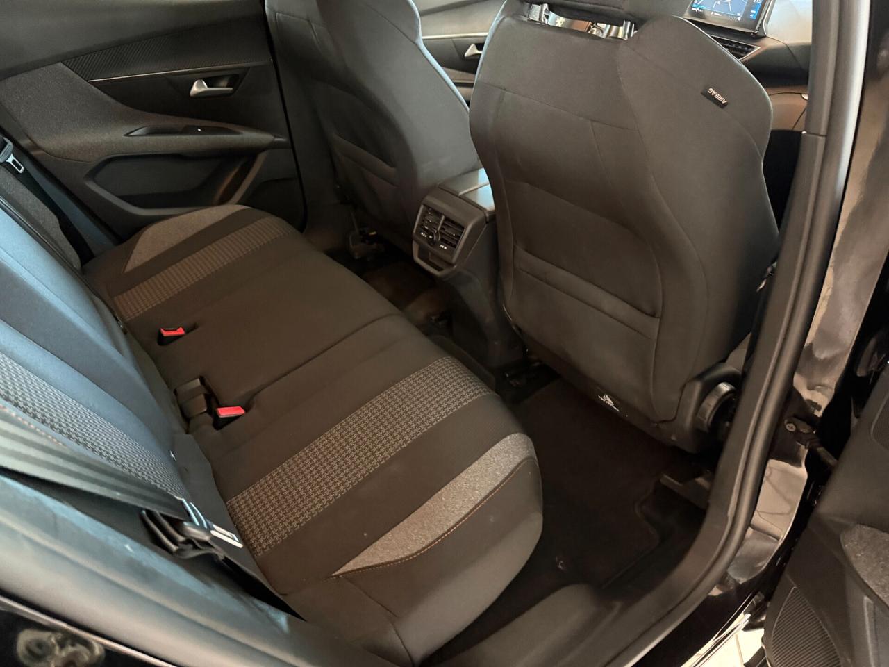 Peugeot 3008 BlueHDi 130 S&S EAT8 Business FullLed