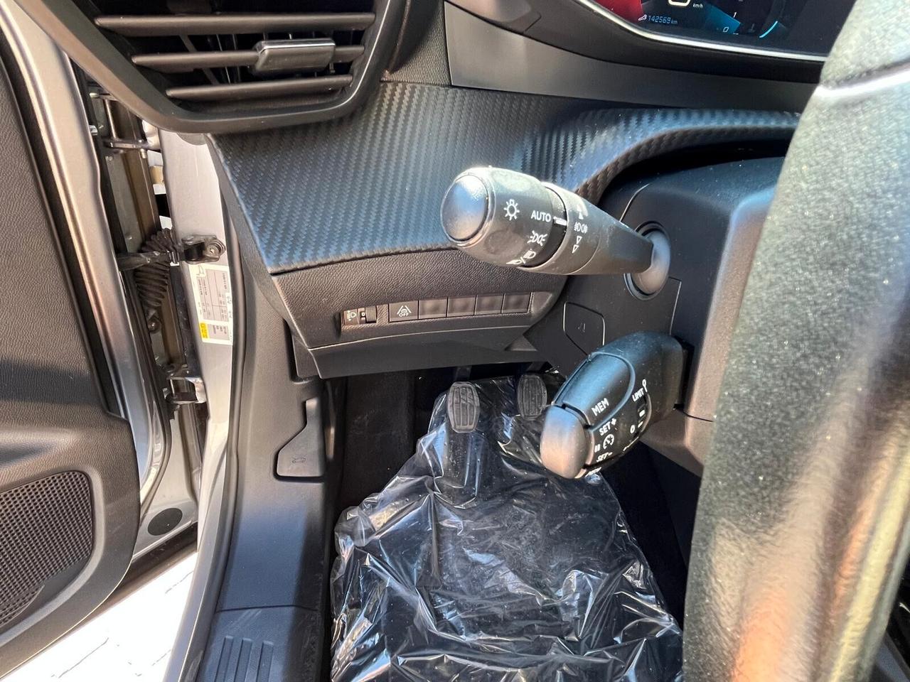 Peugeot 2008 BlueHDi 100 S&S Allure