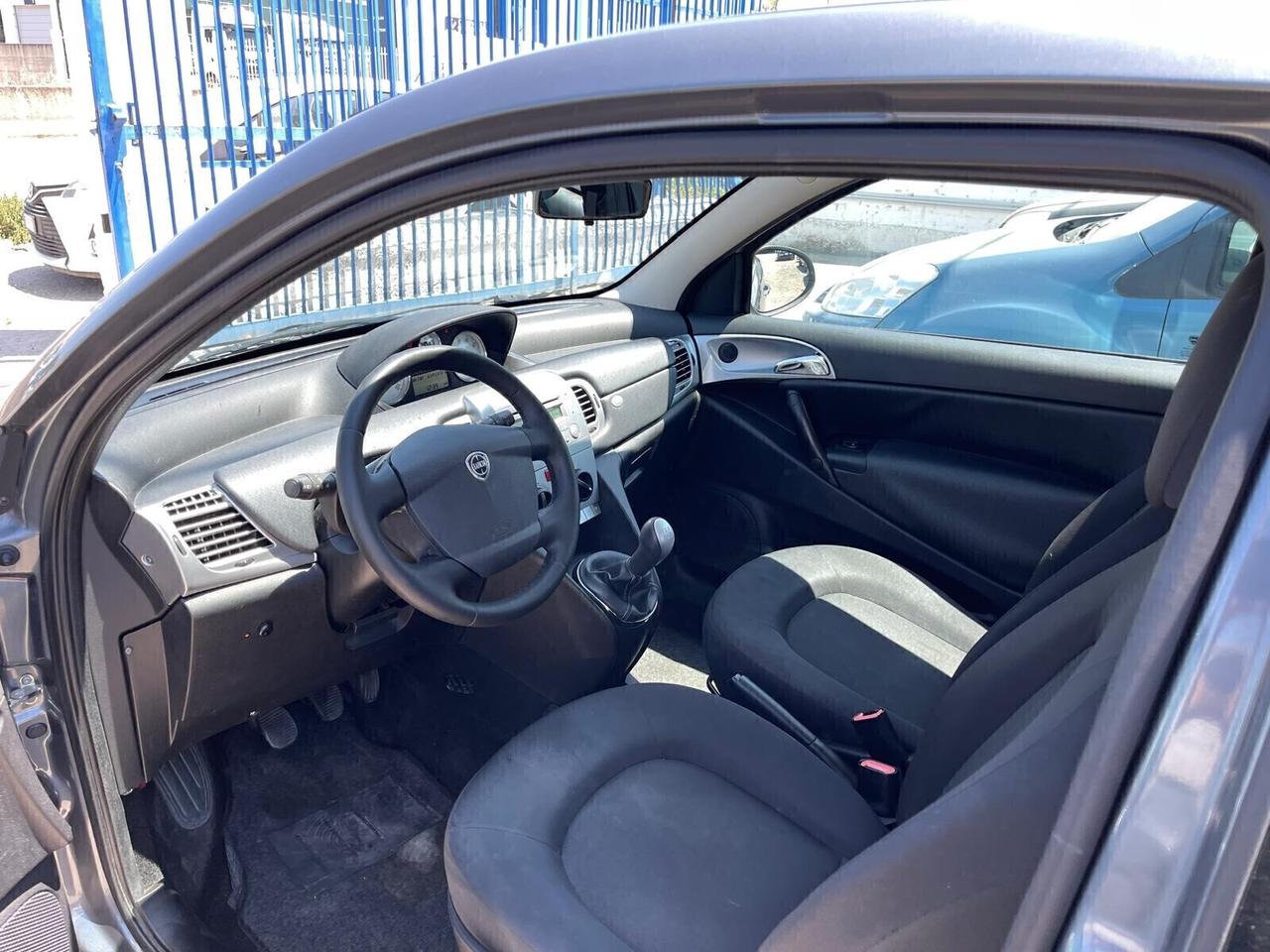 Lancia Ypsilon 1.3 MJT 75 CV Unyca