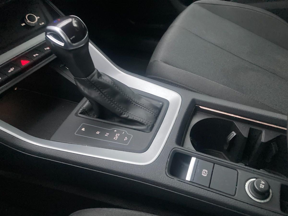 AUDI Q3 45 1.4 tfsi e Business s-tronic