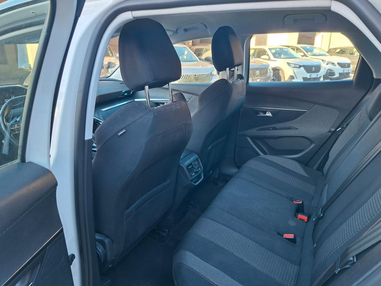 Peugeot 3008 BlueHDi 130 S&S EAT8 Business