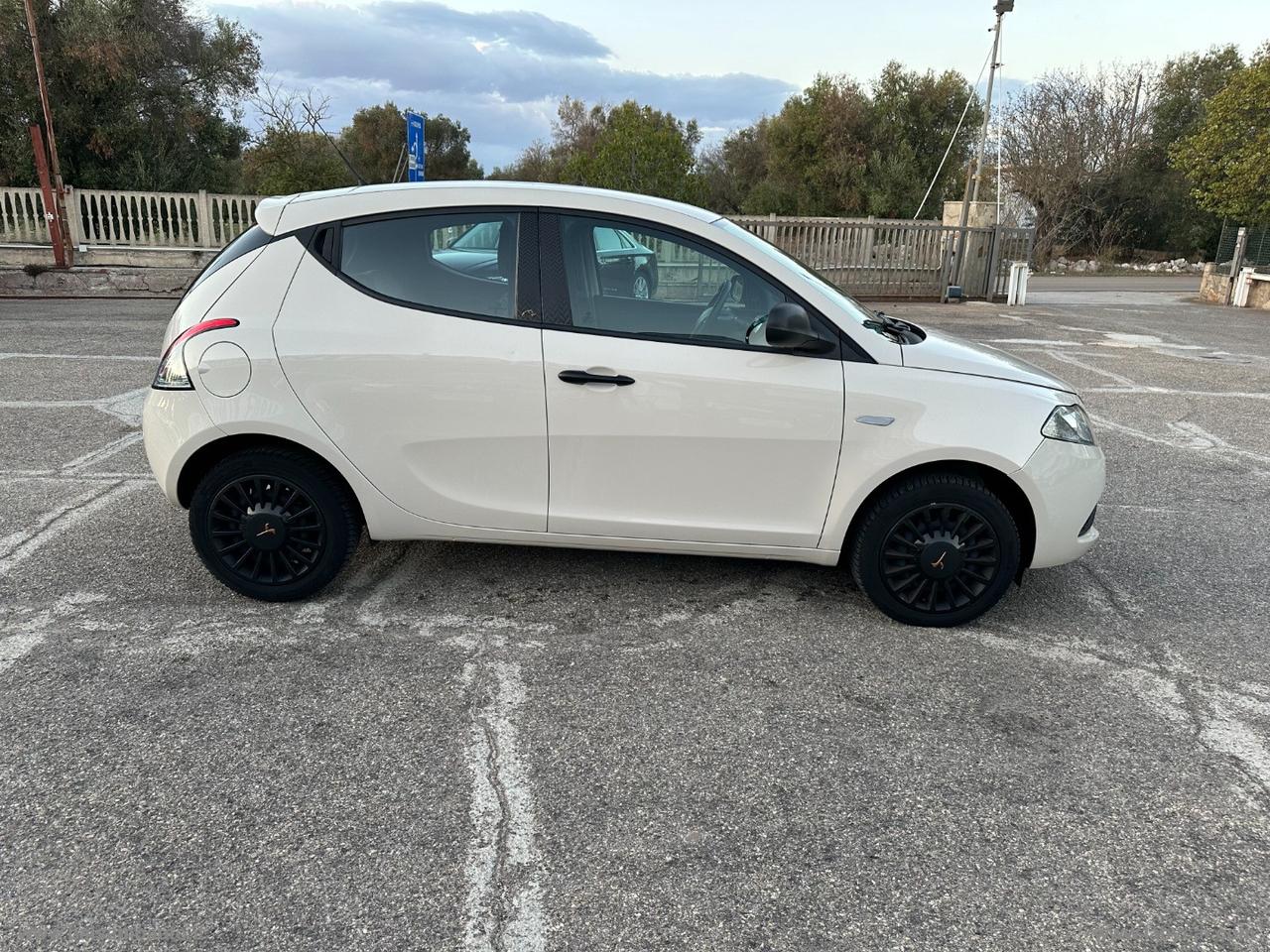 LANCIA Ypsilon 1.2 69 CV 5p. Gold