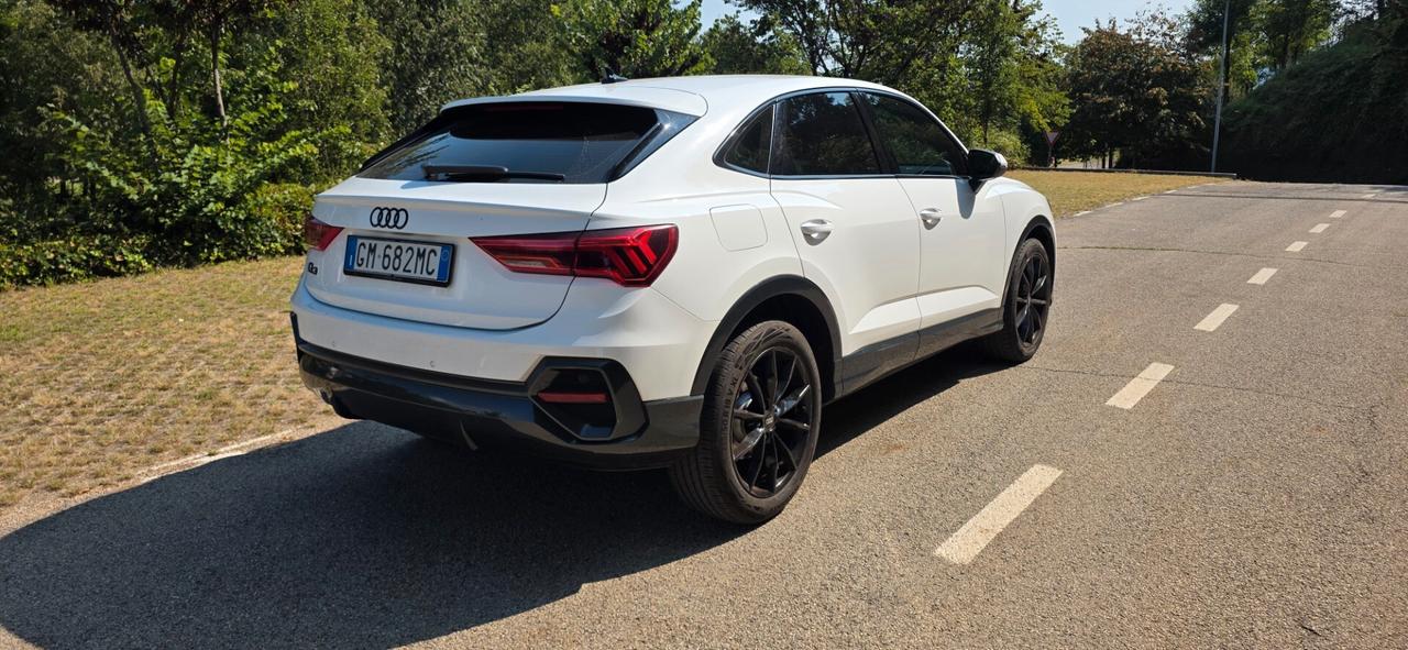 Audi Q3 35 TFSI Business Advanced