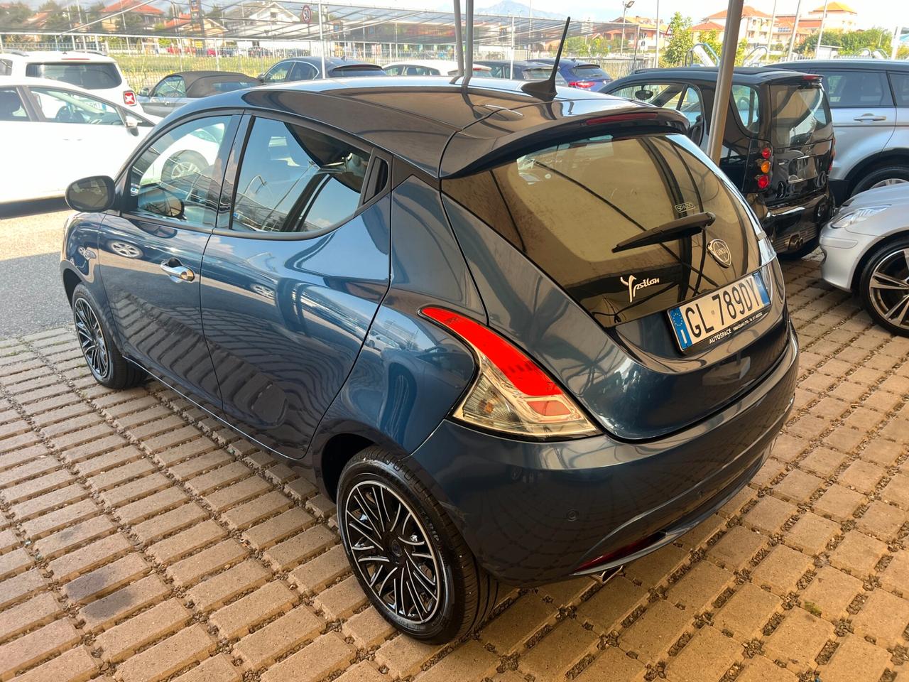 Lancia Ypsilon 1.0 FireFly 5 porte S&S Hybryd Gold