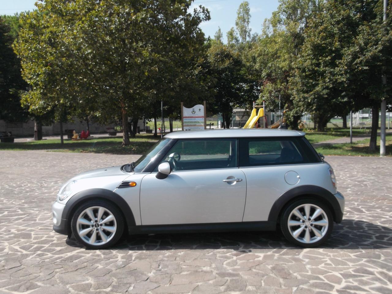 Mini Cooper D 1.6 Tdi Neopatentati 2010