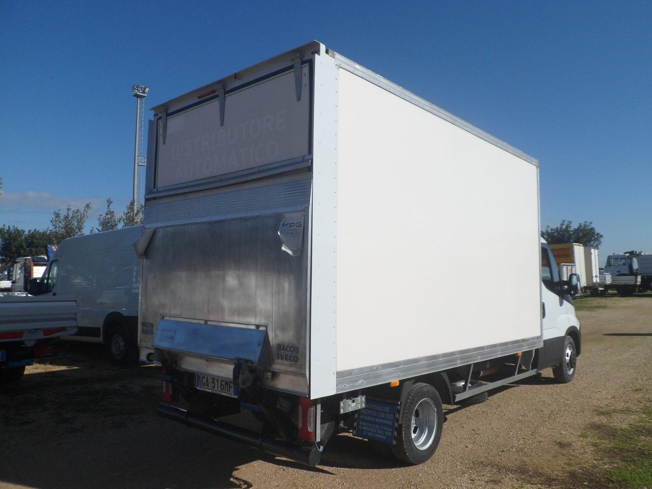 Iveco Daily 35c16 furgonatura con pedana