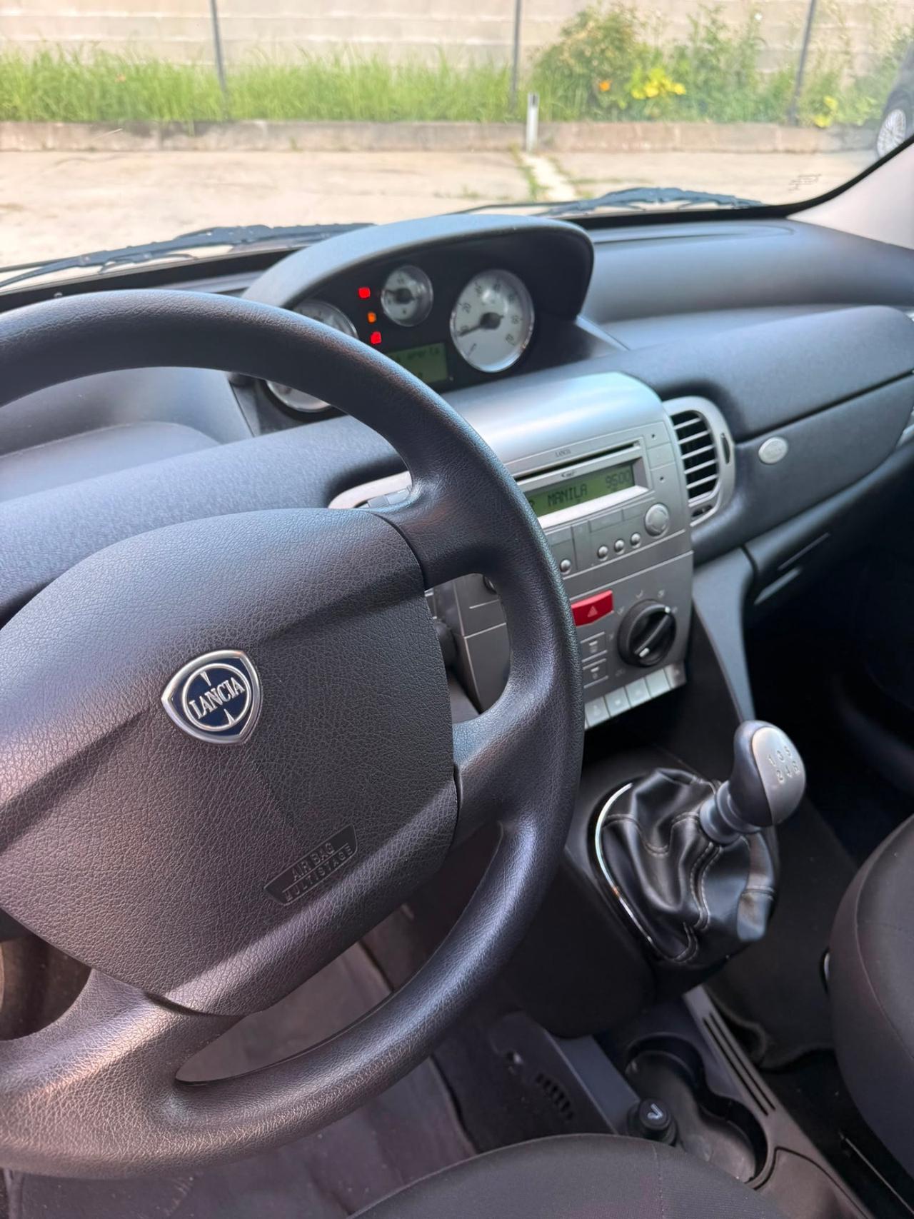 Lancia Ypsilon 1.2 Argento (Su appuntamento)