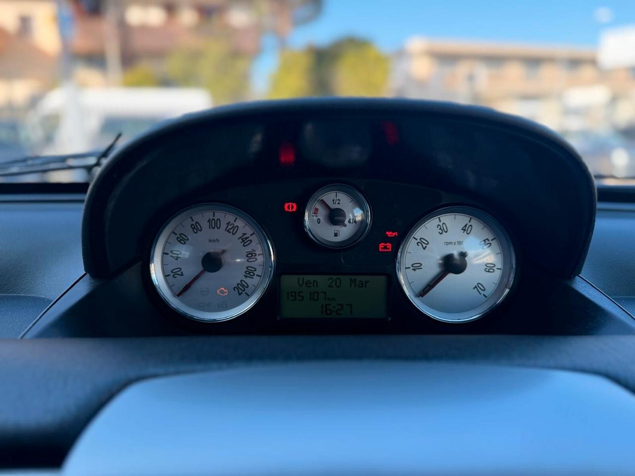 Lancia Ypsilon 1.3 MJT 75 CV Argento