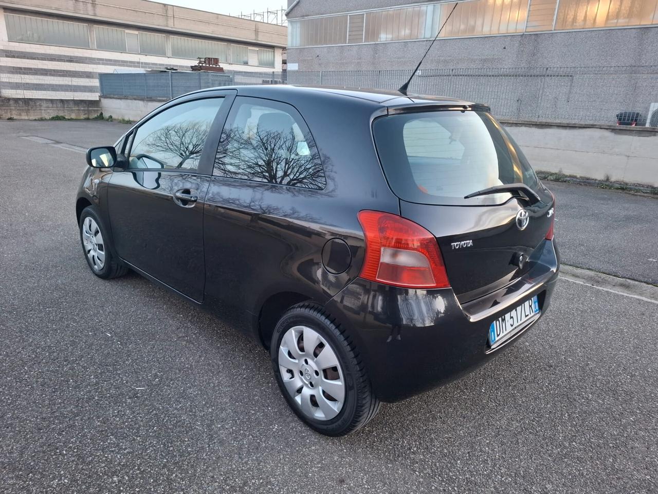 Toyota Yaris 1.0 3 porte SOLAMENTE 112.000 KM