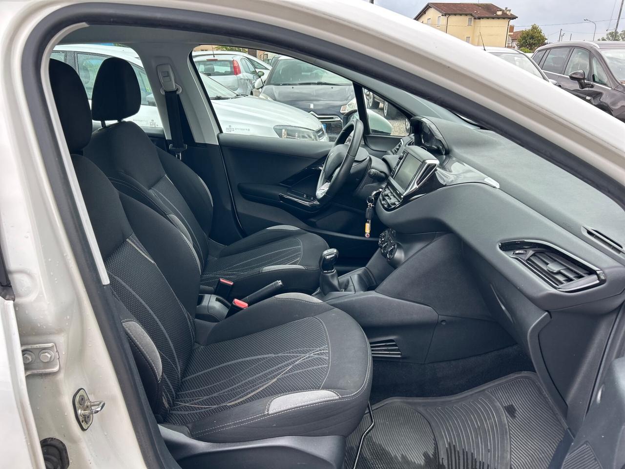 Peugeot 208 PureTech 82 5 porte Allure