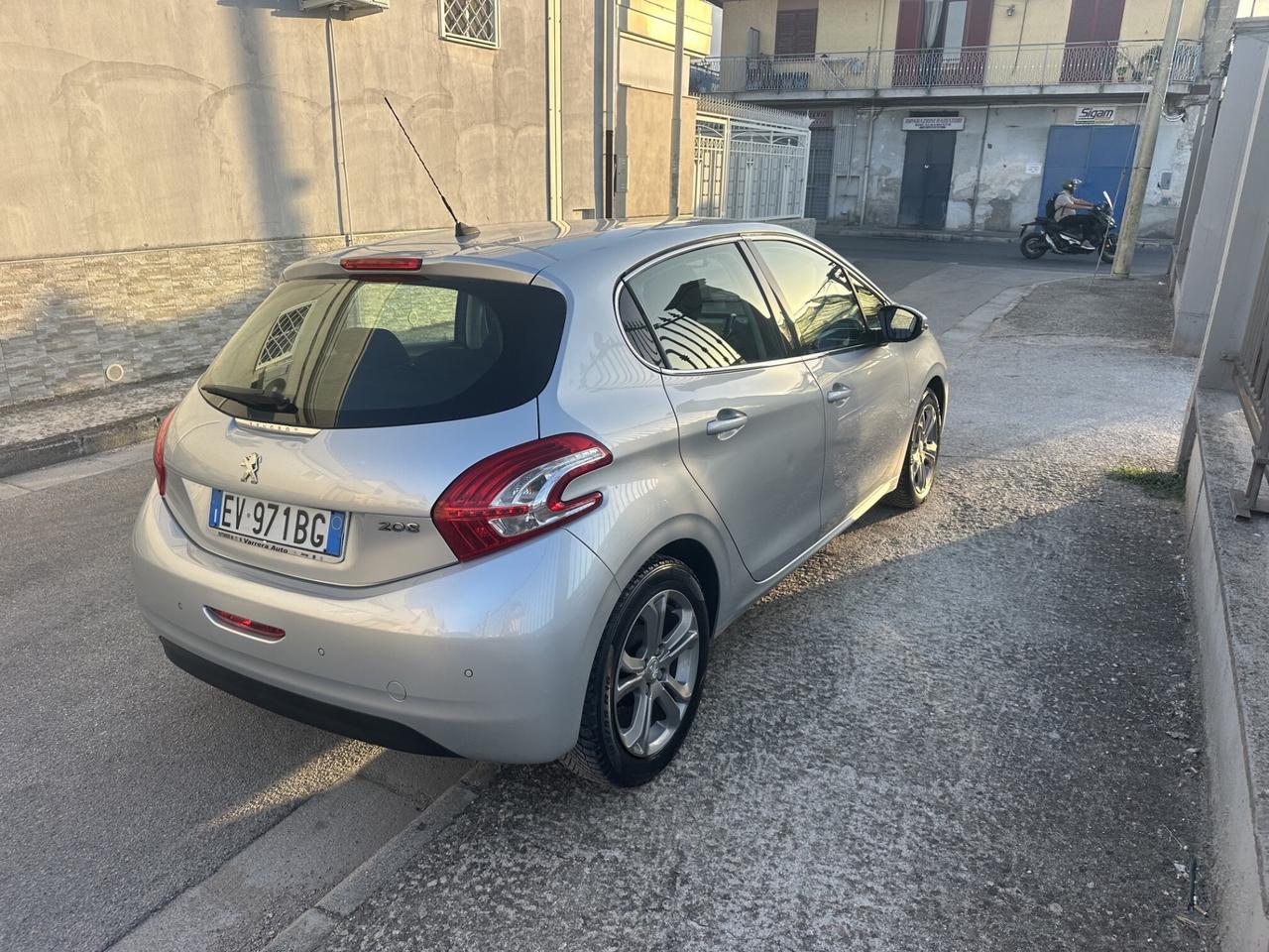 Peugeot 208 1.4 HDi 68 CV Allure 2014