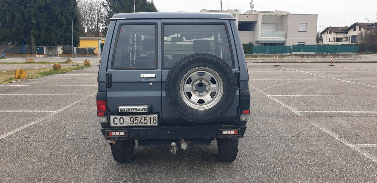 Toyota Land Cruiser 2446 TURBO DIESEL
