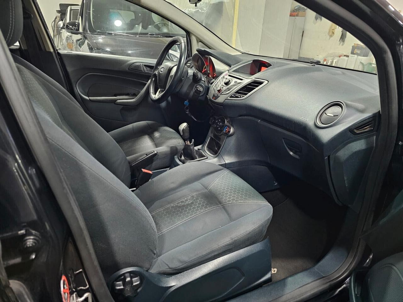 NUOVA FORD FIESTA TITANIUM 1.4 TDCI 70CV PER NEOPATENTATI