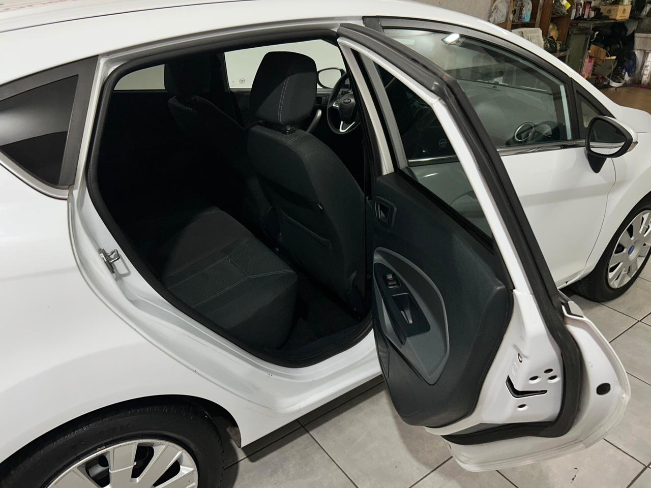 Ford Fiesta 1.4 TDCi 68CV 5 porte Titanium