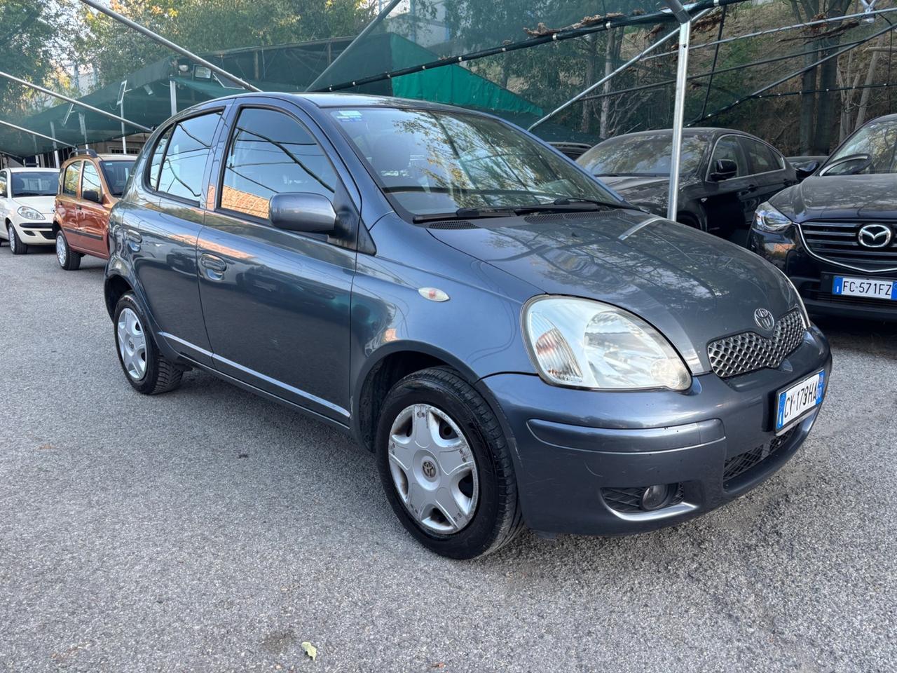 Toyota Yaris 1.0i 5 porte Sol OK NEOPATENTATI