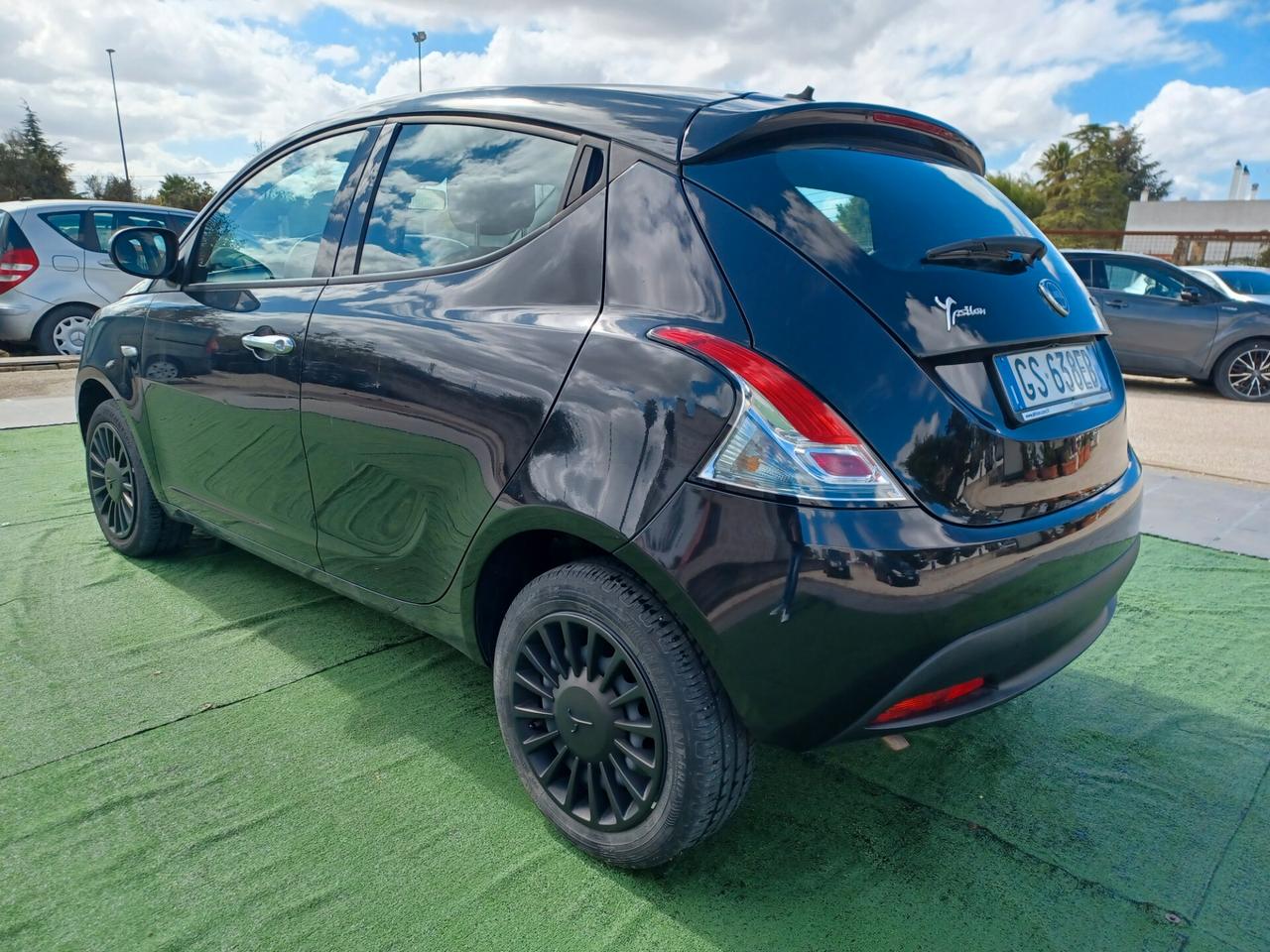 Lancia Ypsilon 1.0 FireFly 5 porte S&S Hybrid Alberta Ferretti