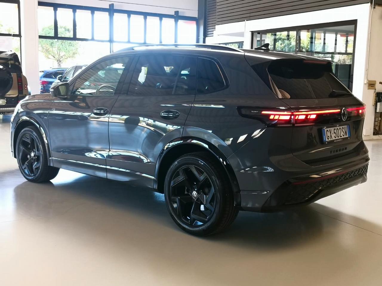 Volkswagen Tiguan 2.0 TDI 150 CV DSG R-Line ***TELECAMERA***SEDILI MASSAGGIANTI***