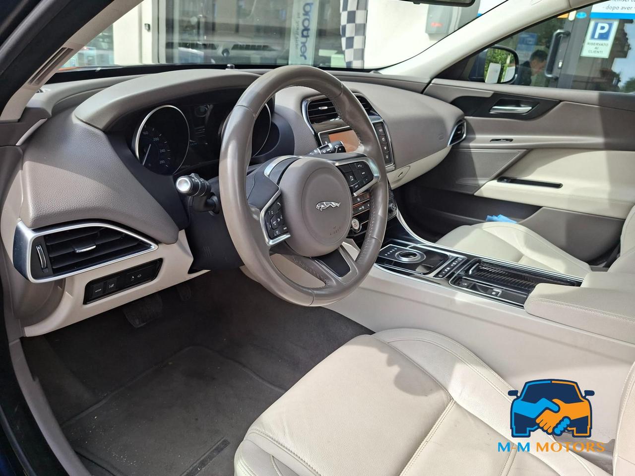 Jaguar XE Berlina XE 2.0d i4 Prestige Business edition 180cv auto my18