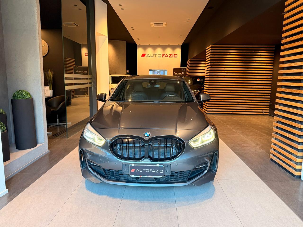 Bmw 118 118d 5p. Msport