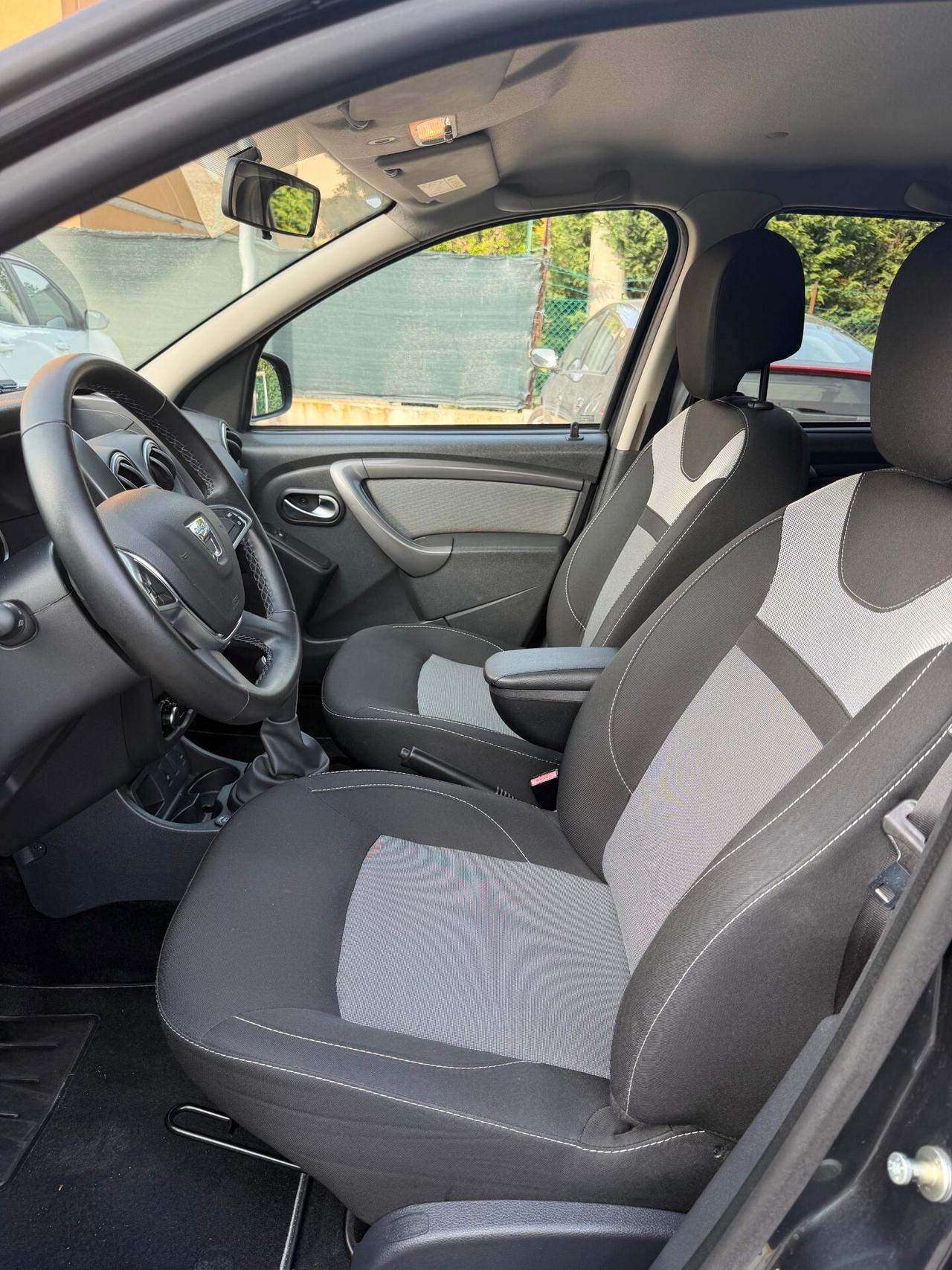 Dacia Duster 1.6 Gpl - NAV. - NEOP. - 12 MESI DI GARANZIA -