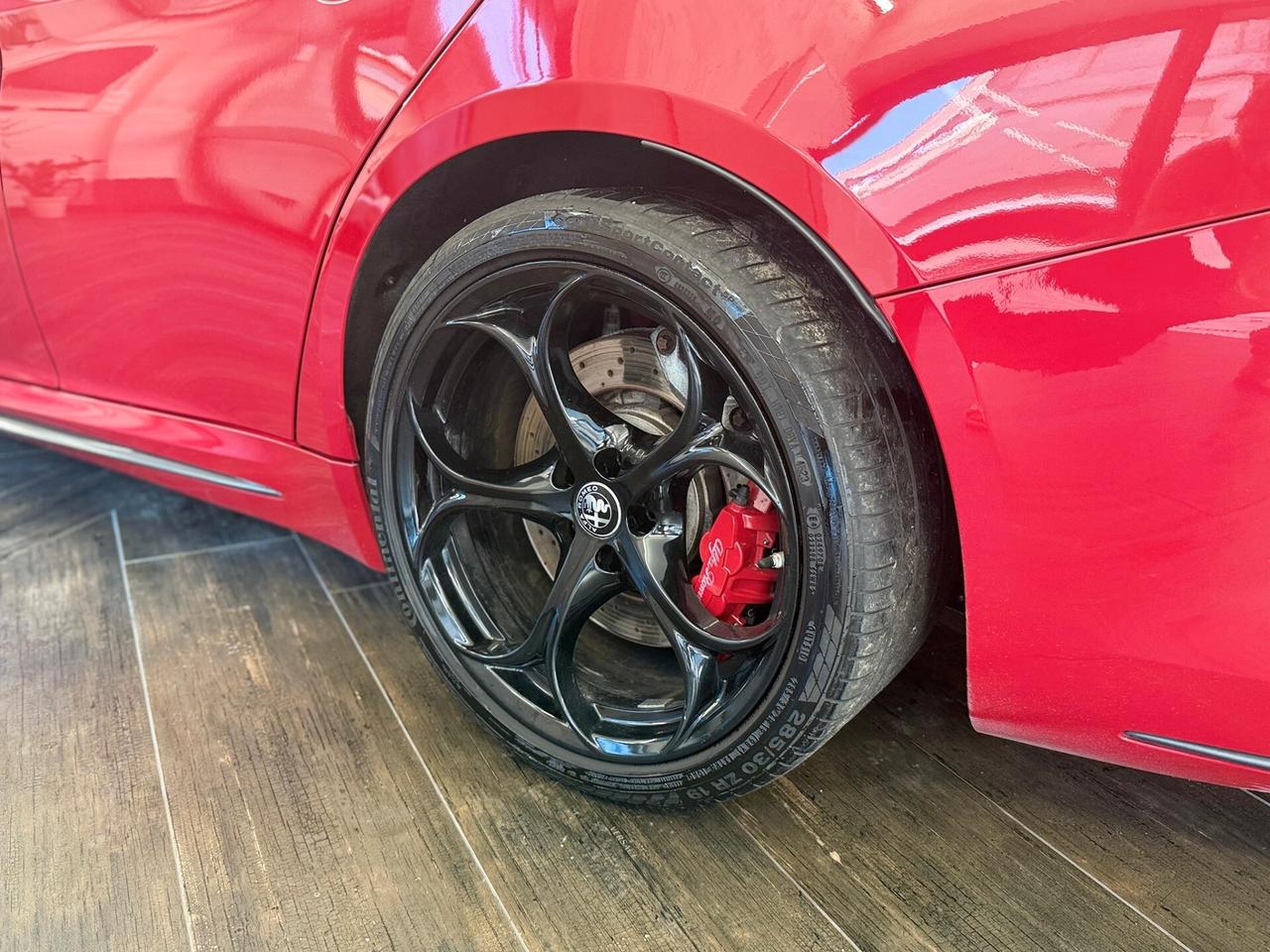 Alfa Romeo Giulia 2.9 V6 Bi-Turbo AT8 Quadrifoglio