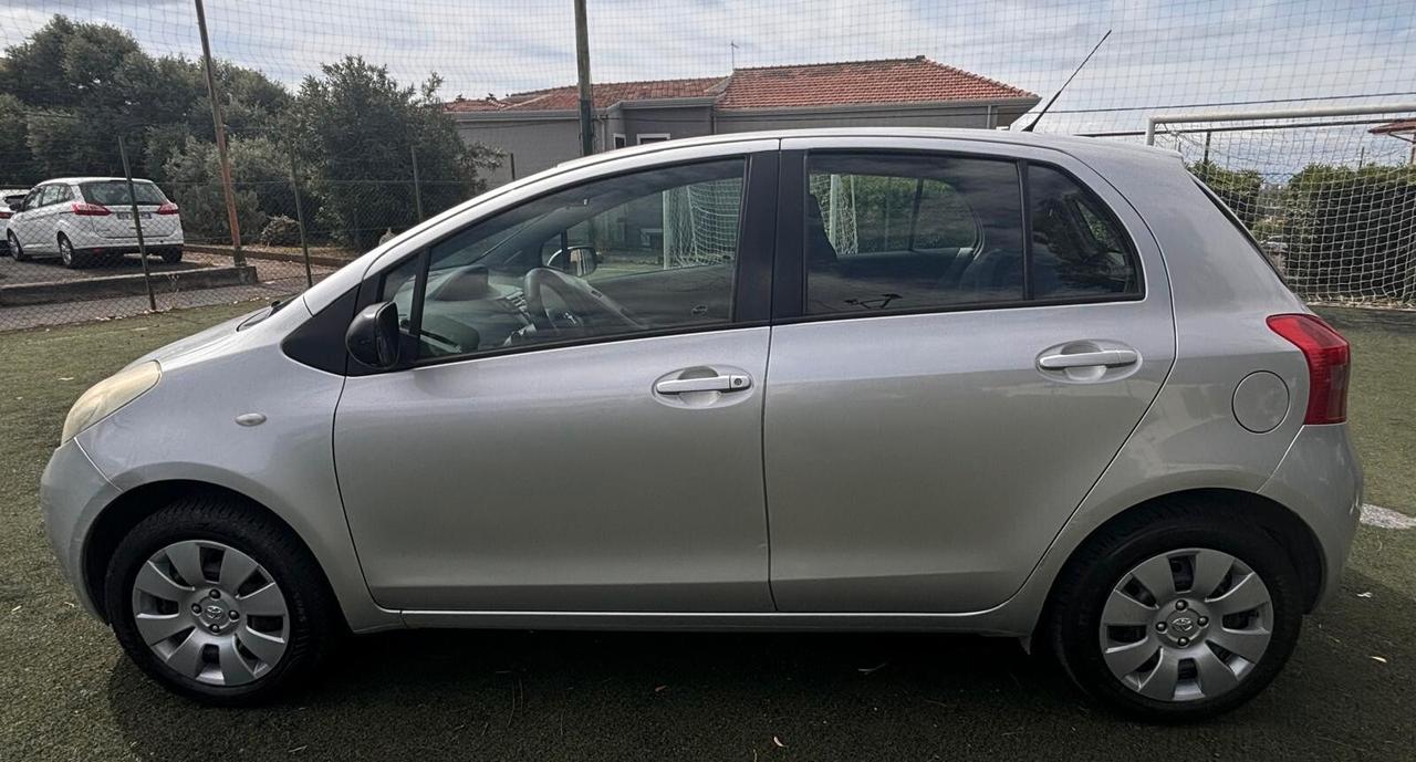 Toyota Yaris 1.0 5 porte