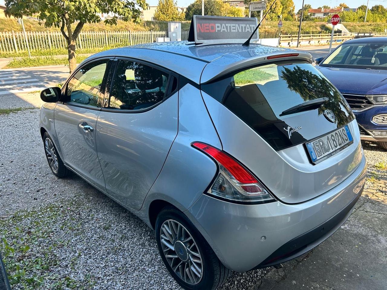 Lancia Ypsilon 0.9 TwinAir 85 CV 5 porte S&S Platinum