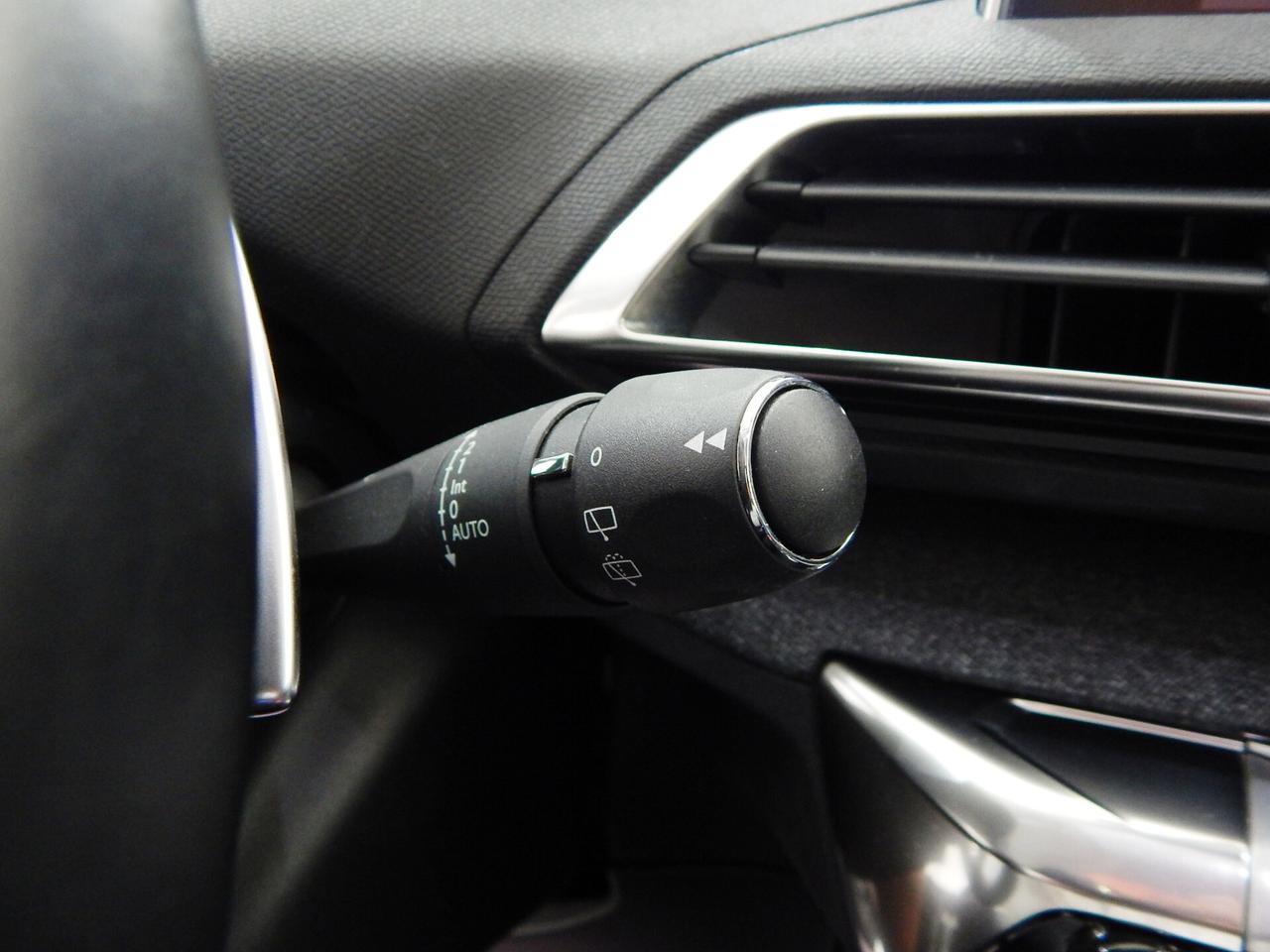 Peugeot 5008 1.5 bluehdi Allure EAT8 7P. TETTO-NAVI-PELLE-PARK