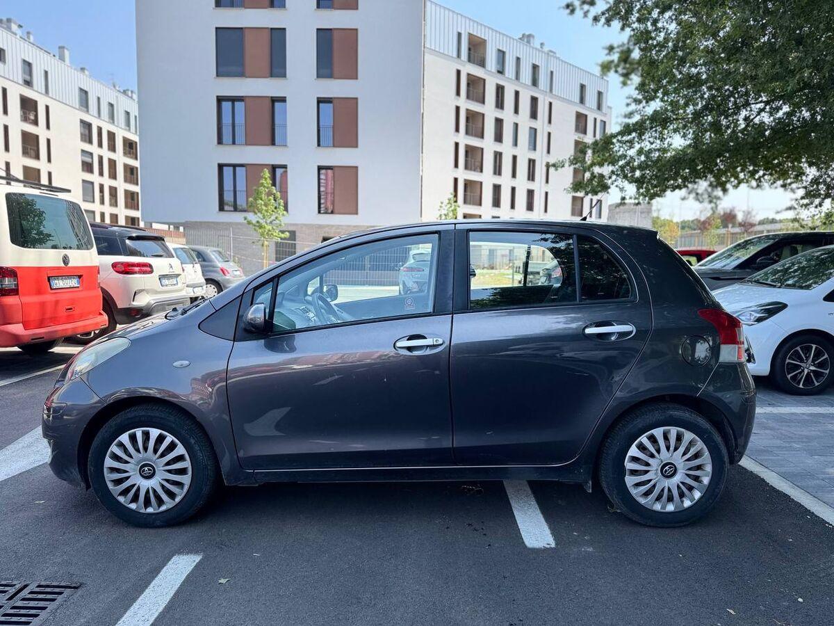 Toyota Yaris 1.3 dual Sol 5p m-mt