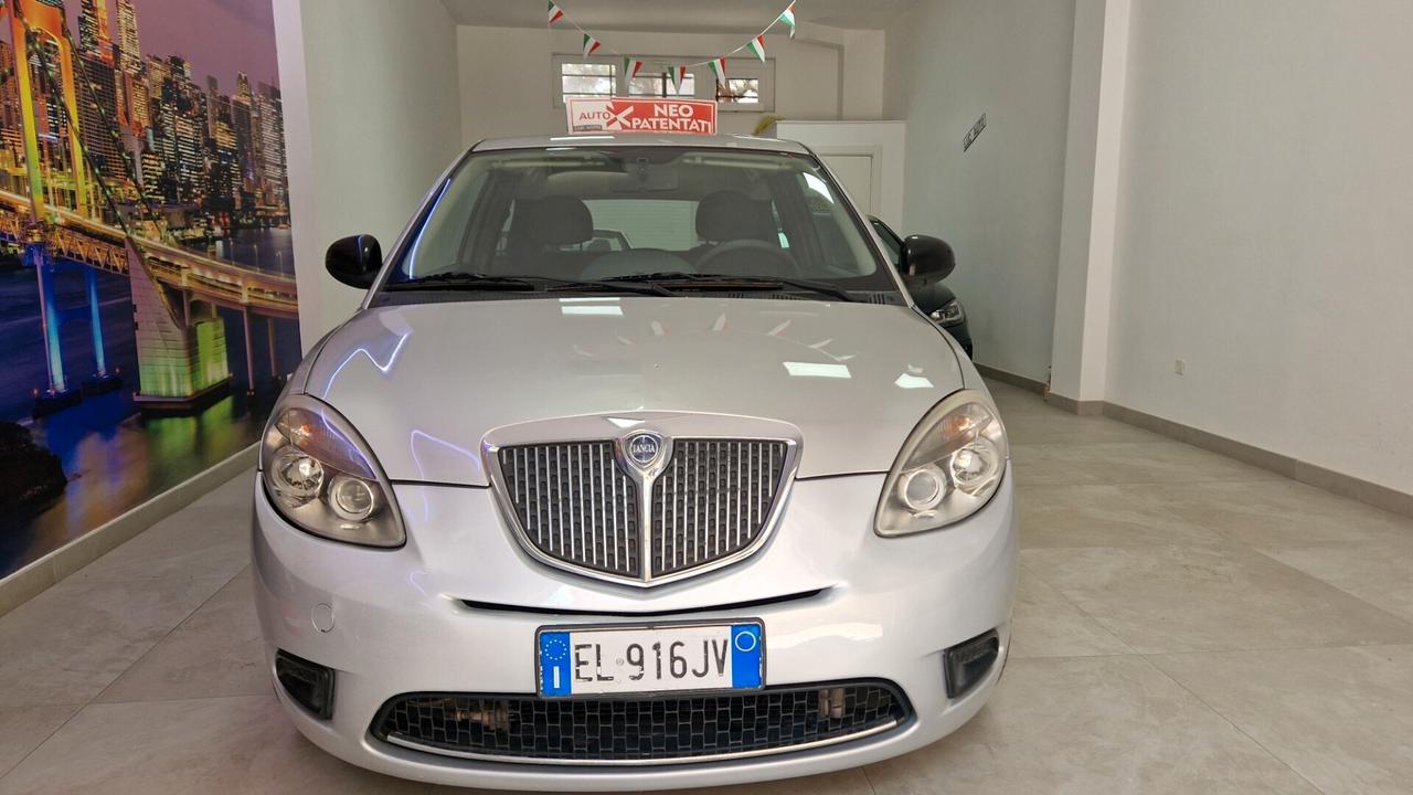 Lancia Ypsilon 1.2 69 CV Unyca