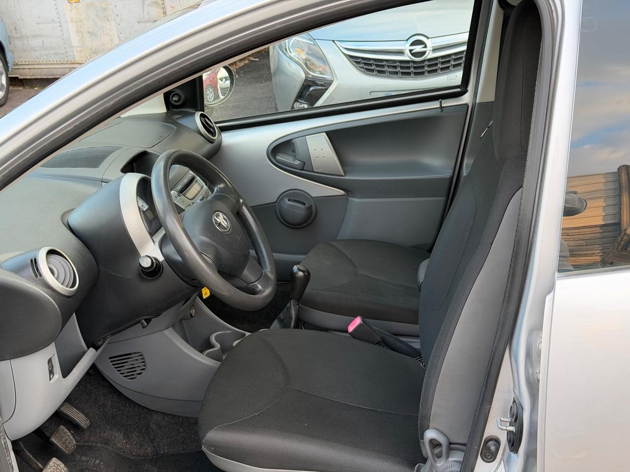 Toyota Aygo 1.0 12V VVT-i 5 porte Sol