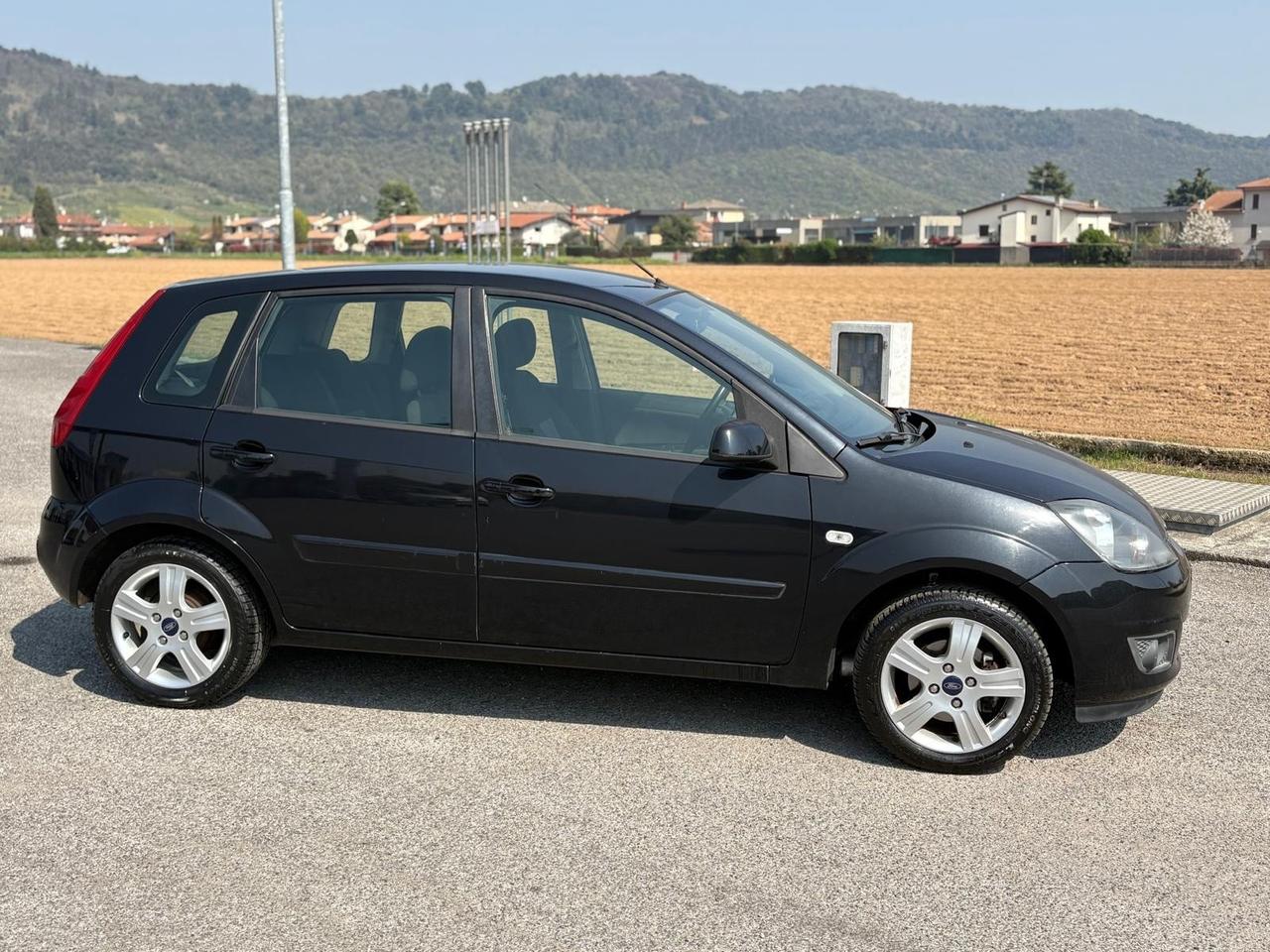 Ford Fiesta 1.4 TDCi 5p. Ghia NEOPATENTATI