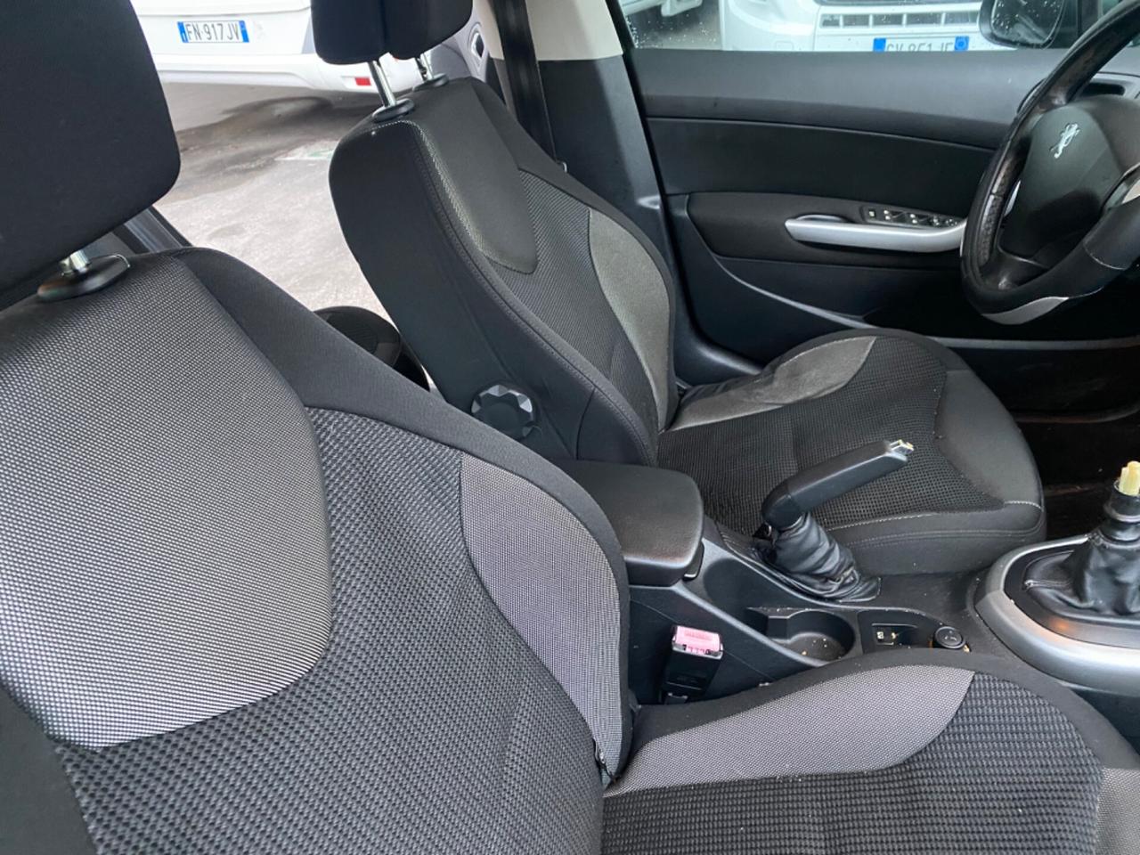 Peugeot 308 1.6 HDi 90CV 5p. Tecno