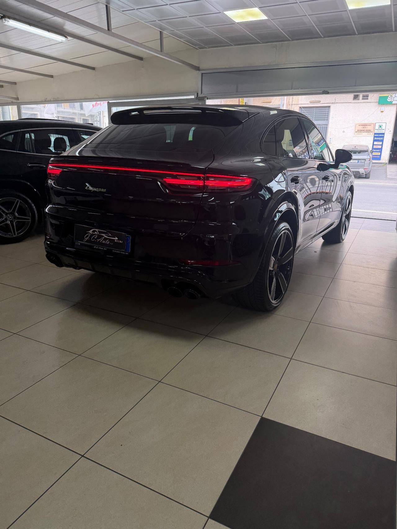 Porsche Cayenne Coupé 3.0 V6 E-Hybrid Platinum Edition470CV