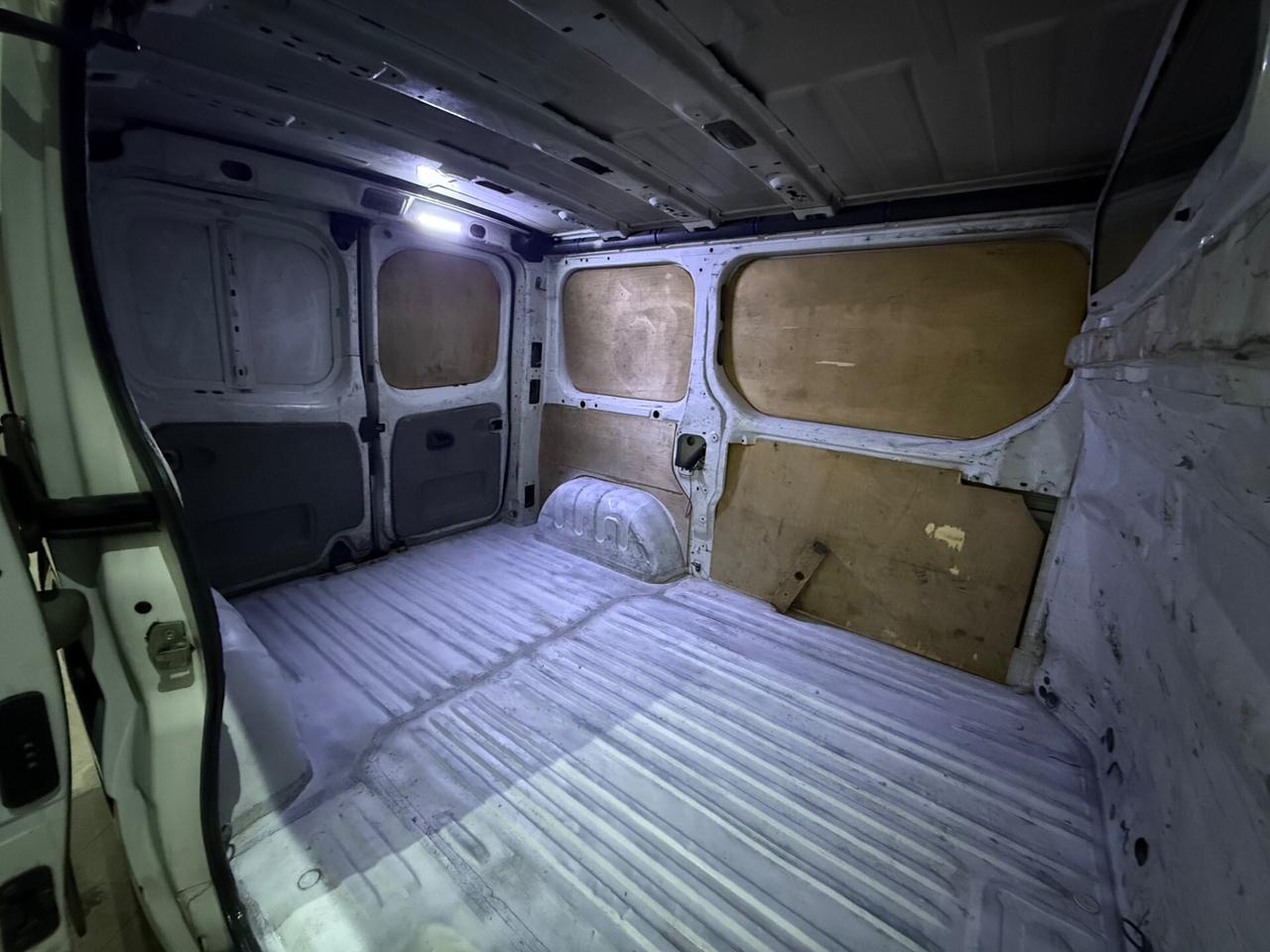 Opel Vivaro 1.9 CDTI 100CV/KW73 Gancio traino