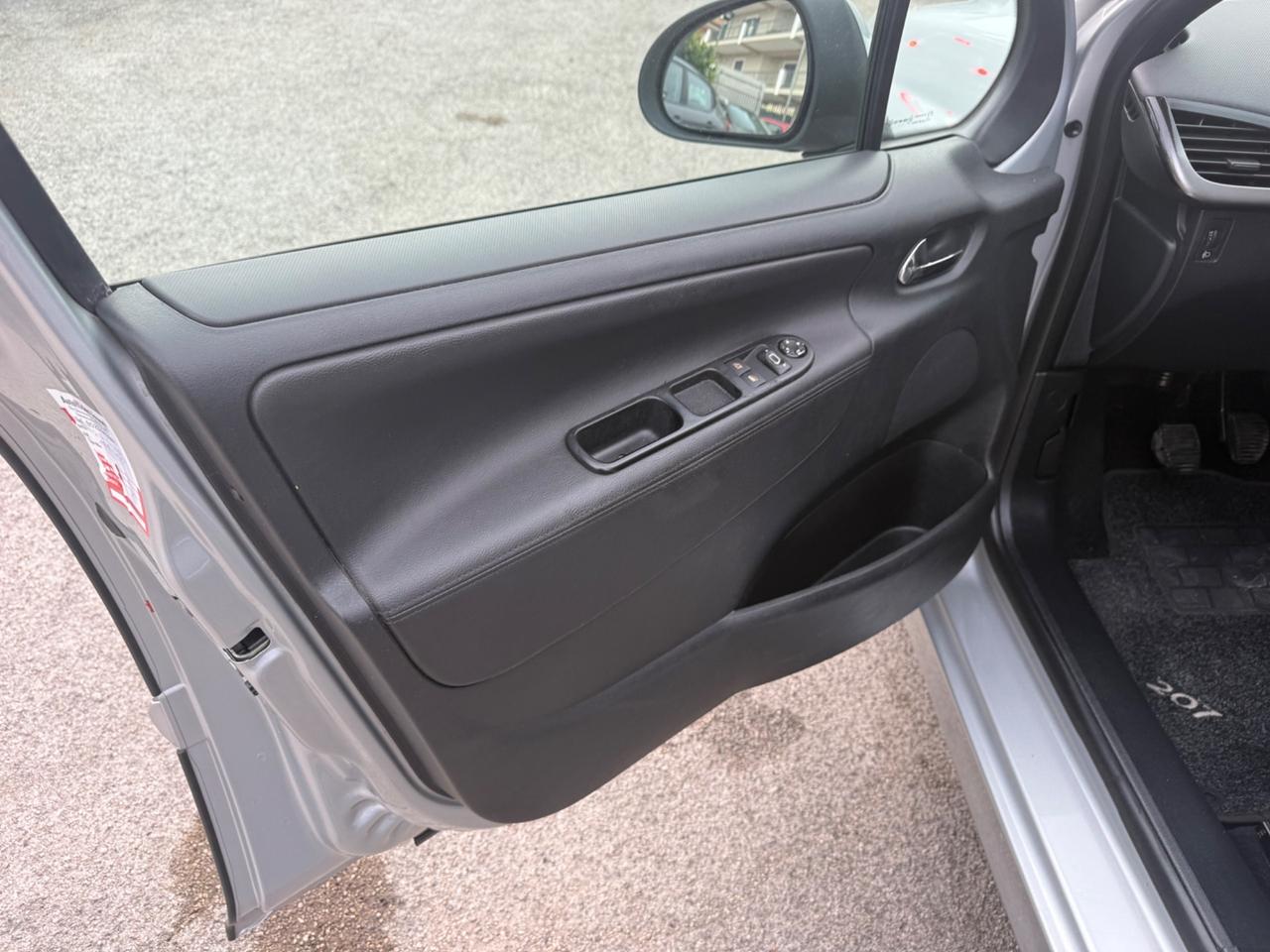 Peugeot 207 1.6 8V HDi 93CV SW Ciel Allure