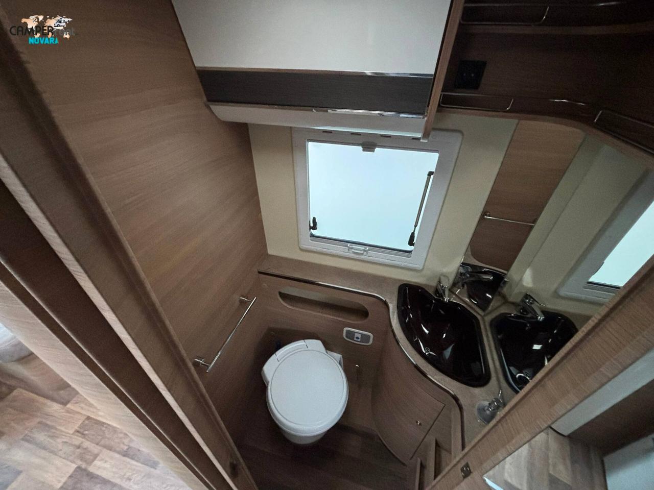 ELNAGH T-LOFT 530 SPECIAL EDITION - motorhome con letti gemelli in coda ed ampio garage