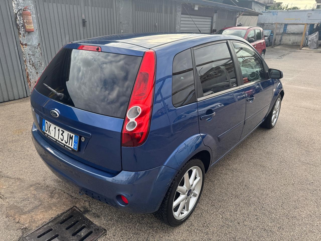 Ford Fiesta 1.2 16V 5p. Ghia