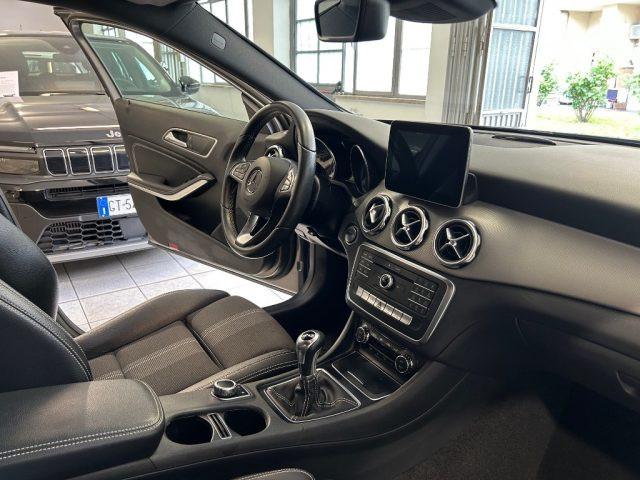 MERCEDES-BENZ GLA 200 Premium