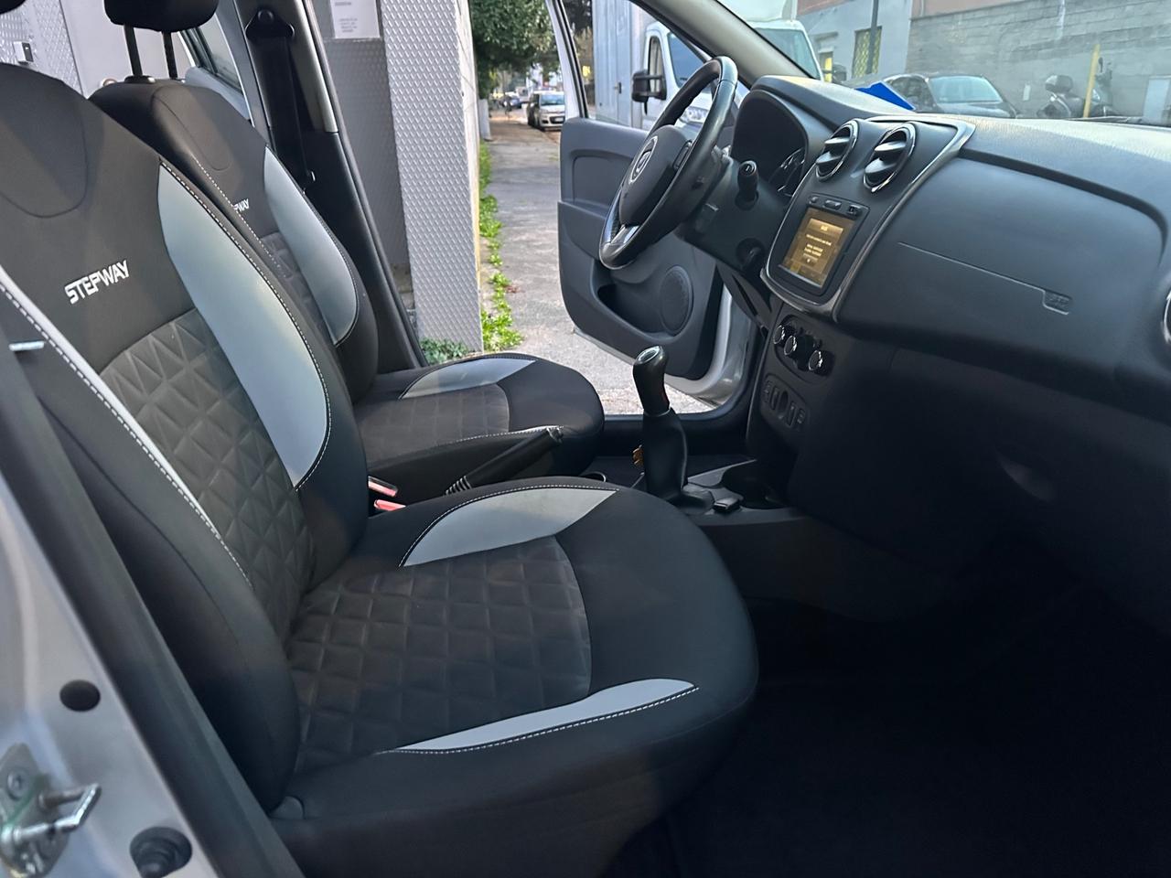 Dacia Sandero Stepway 900 TCe 90CV - ok neopatentati