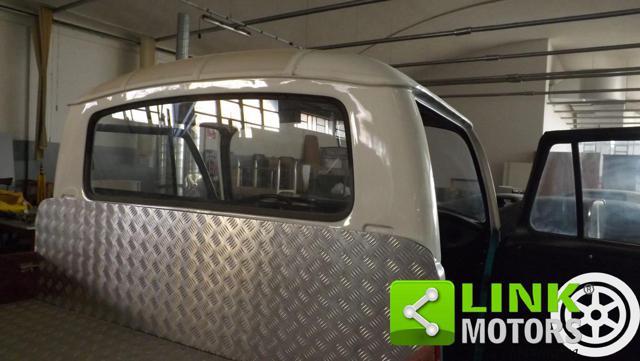 VOLKSWAGEN T2 26B1 con cassone completamente restaurato