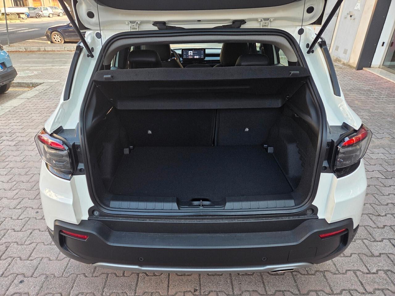 Jeep Avenger 1.2 Turbo ALTITUDE 1.800 km