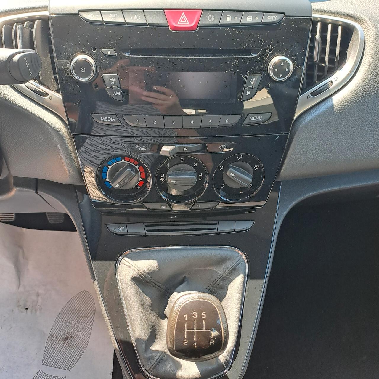 Lancia Ypsilon 1.2 Bz/Gpl 69 Cv Silver