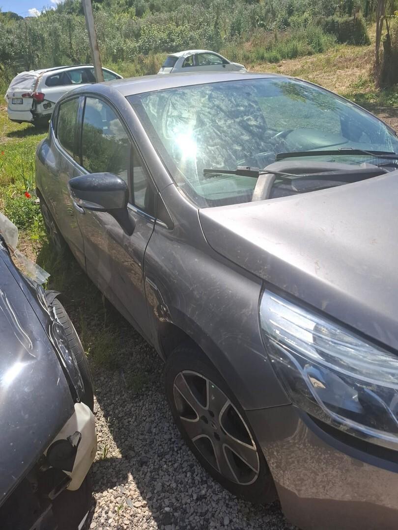 RENAULT CLIO 2015 1.5 DCI SINISTRATA