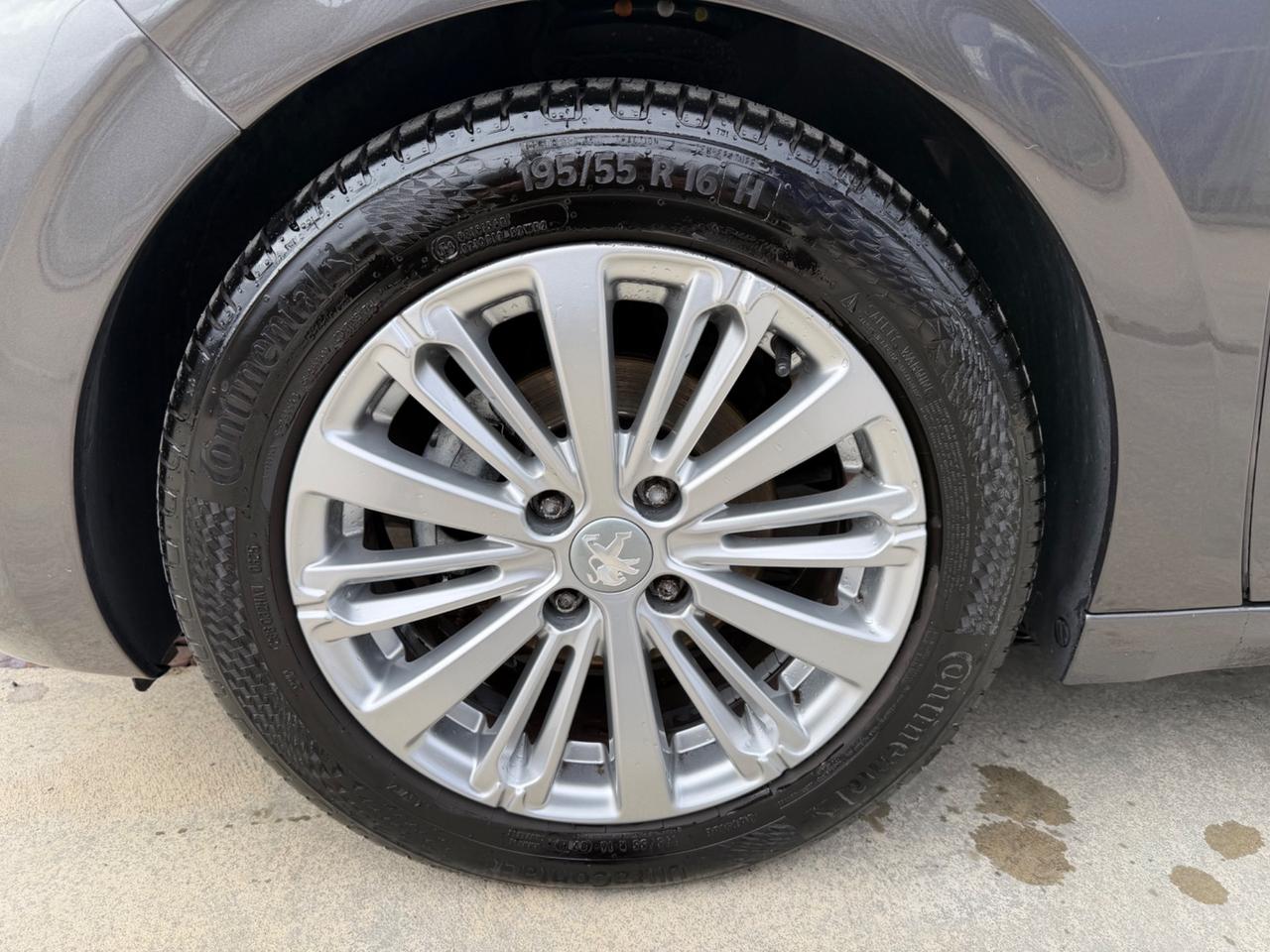 Peugeot 208 BlueHDi 100 S&S 5 porte Allure