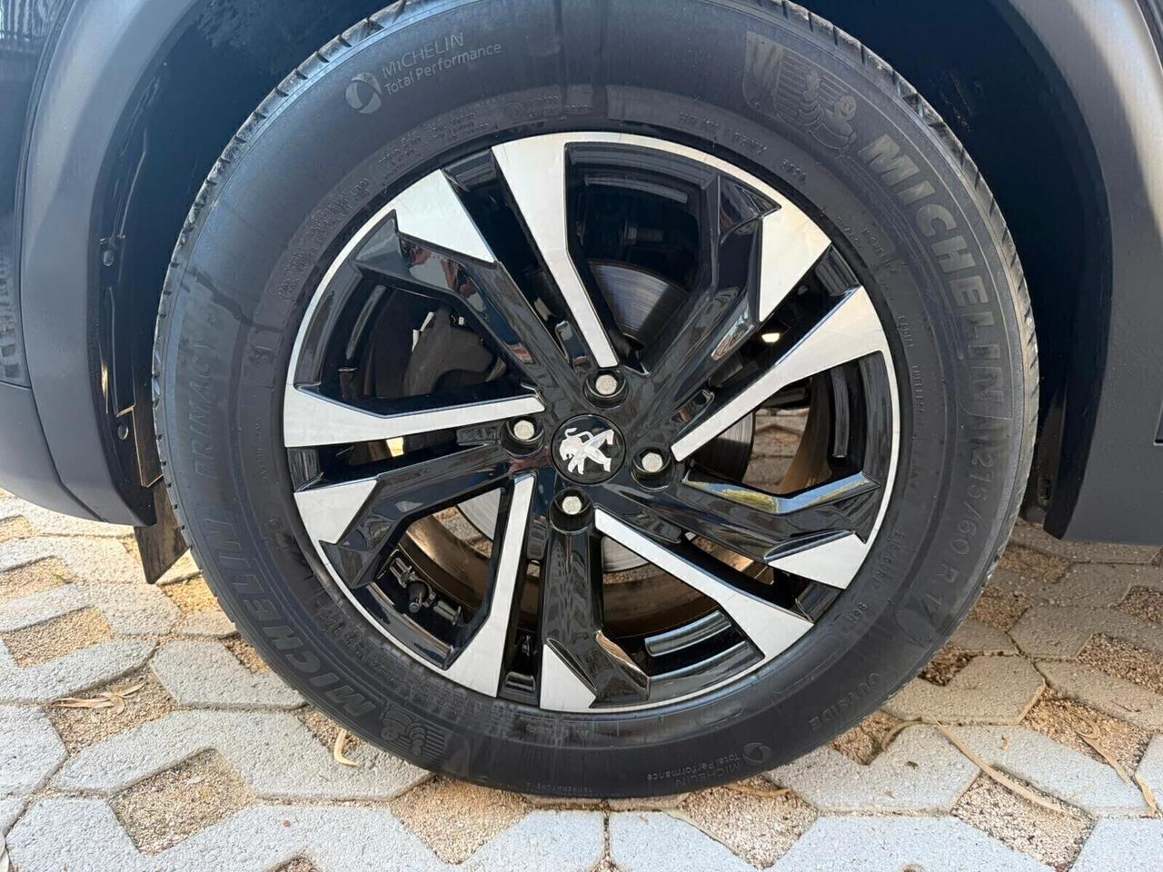 Peugeot 2008 PureTech 155 S&S EAT8 GT