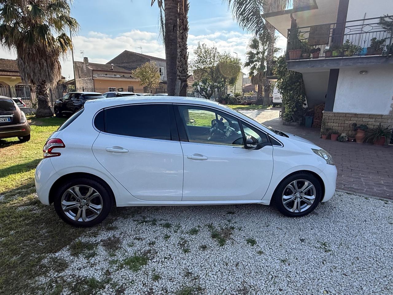 Peugeot 208 1.4 HDi 68 CV 5 porte Allure