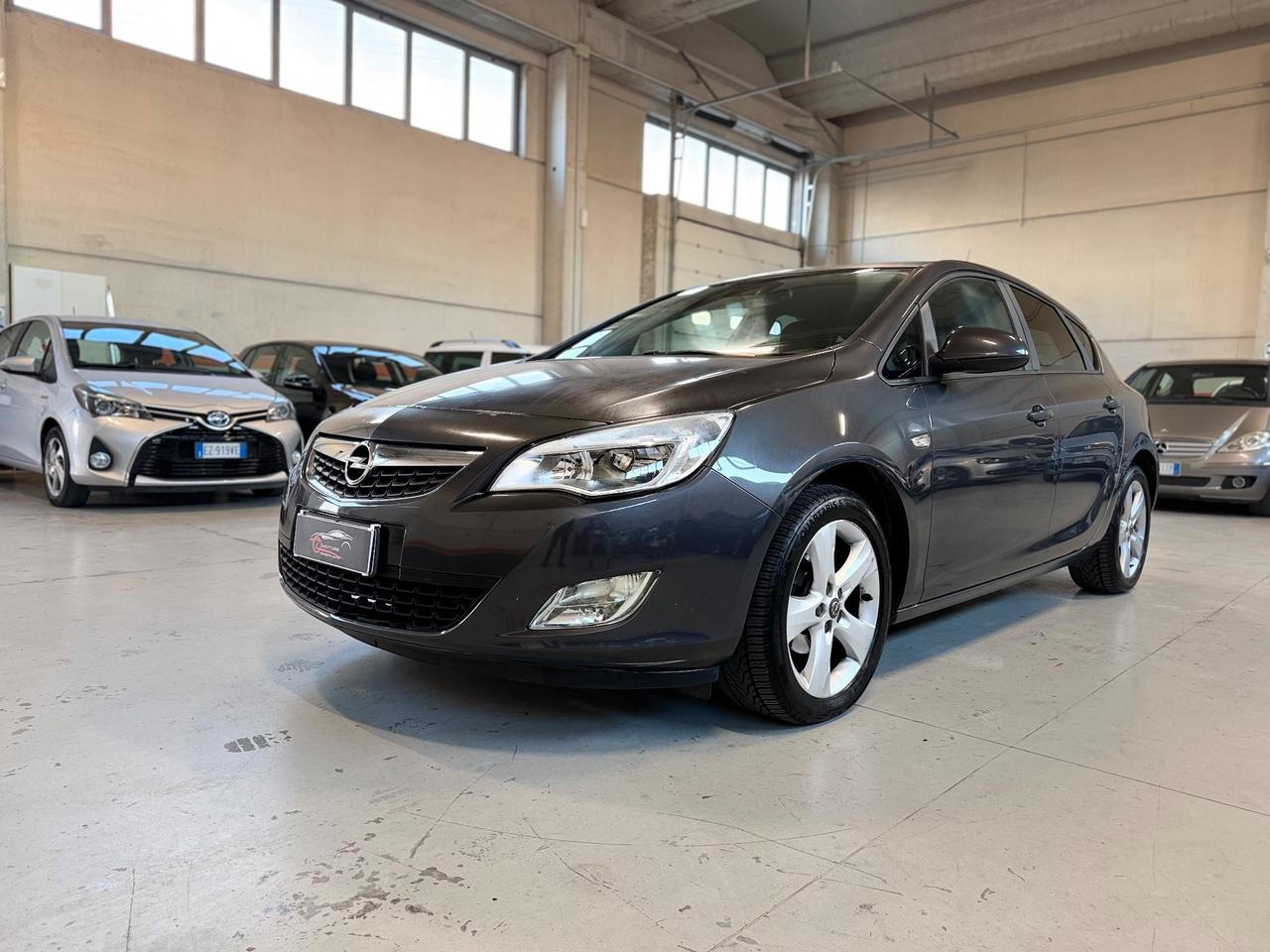 Opel Astra 1.4 100CV 5 porte Cosmo NEOPATENTATI
